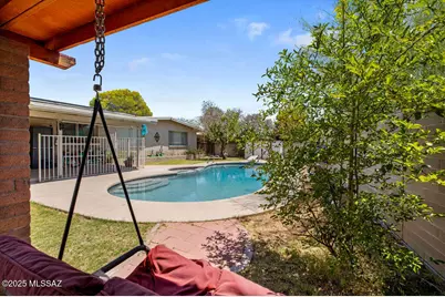 8908 E Maple Leaf Drive, Tucson, AZ 85710 - Photo 37