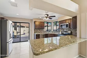 231 E Highcourte Ln, Oro Valley, AZ 85737 - Photo 9