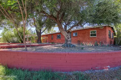 2753 N Tyndall Avenue, Tucson, AZ 85719 - Photo 1