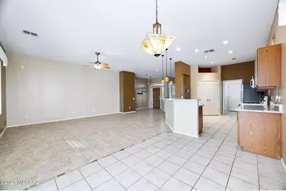 336 W Sunrise Vista Drive, Green Valley, AZ 85614 - Photo 9