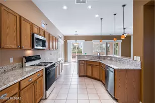 336 W Sunrise Vista Dr, Green Valley, AZ 85614 - Photo 13