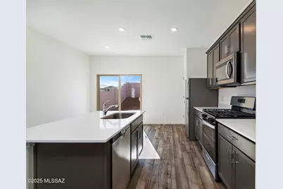 7690 S Wild Prairie Drive, Tucson, AZ 85757 - Photo 5