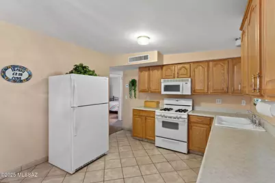 7840 E Dogwood Street, Tucson, AZ 85730 - Photo 9