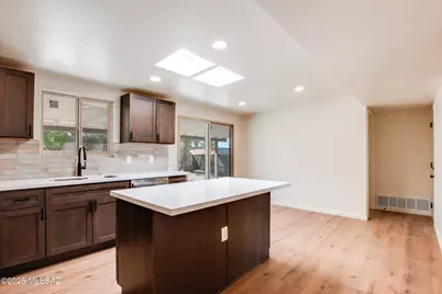 8418 E Rolling Ridge Street, Tucson, AZ 85710 - Photo 3