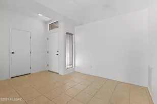 5581 N Crystal Mist Pl, Tucson, AZ 85750 - Photo 7