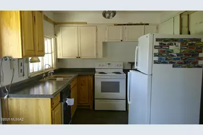 102 N Verdugo Place, Mammoth, AZ 85618 - Photo 3