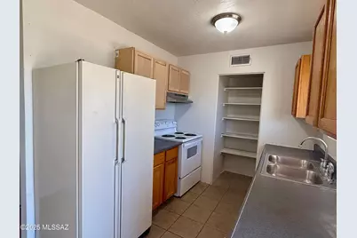 28 W Elm Street, Tucson, AZ 85705 - Photo 9