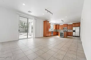 8157 W Solitary Eagle Ct, Tucson, AZ 85757 - Photo 5