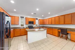 12147 N Golden Mirror Dr, Marana, AZ 85658 - Photo 9