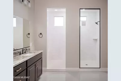 13711 N Hidden Springs Drive, Oro Valley, AZ 85755 - Photo 19