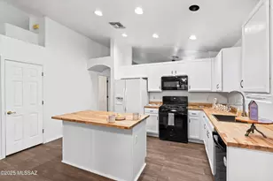 8806 E Mountain Spring Dr, Tucson, AZ 85747 - Photo 9