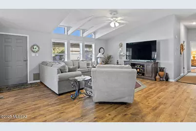 107 W Mora Drive, Green Valley, AZ 85614 - Photo 3