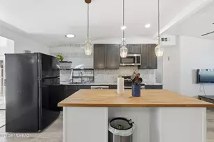 7390 N Dickinson Pl, Tucson, AZ 85741 - Photo 11