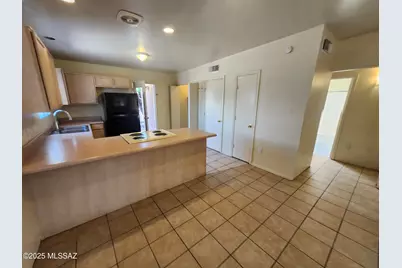 40 E Mills Drive #2, Tucson, AZ 85705 - Photo 7