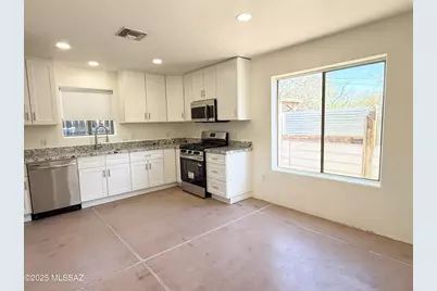 1430 N Columbus Boulevard, Tucson, AZ 85712 - Photo 7