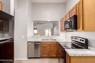 2537 E Chisel Ct, Oro Valley, AZ 85755 - Photo 9