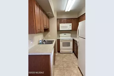 1810 E Blacklidge Drive #410, Tucson, AZ 85719 - Photo 3
