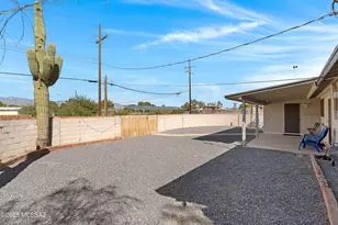 8271 E Kenyon Dr, Tucson, AZ 85710 - Photo 19