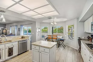 10895 N Canada Hills Ct, Tucson, AZ 85737 - Photo 17