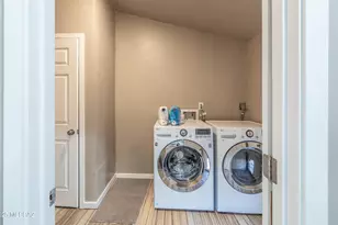 1342 W Schafer Dr, Tucson, AZ 85705 - Photo 23