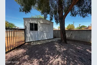 8175 E 20th Street, Tucson, AZ 85710 - Photo 29