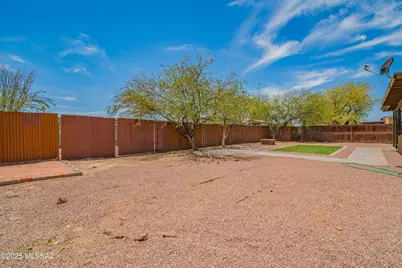 2002 E Pinon Drive, Tucson, AZ 85706 - Photo 9