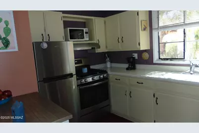 211 W Camino Manzana #B, Green Valley, AZ 85614 - Photo 5