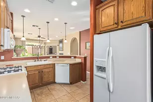 423 W Chardin Dr, Green Valley, AZ 85614 - Photo 7