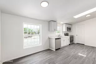 10055 S Big Thunder Dr, Vail, AZ 85641 - Photo 11