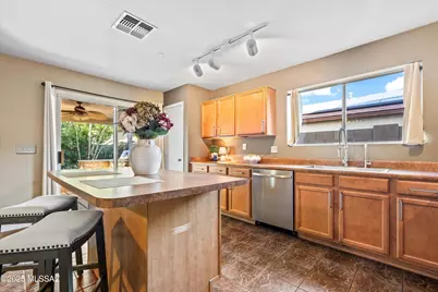 10069 N Blue Crossing Way, Tucson, AZ 85743 - Photo 9