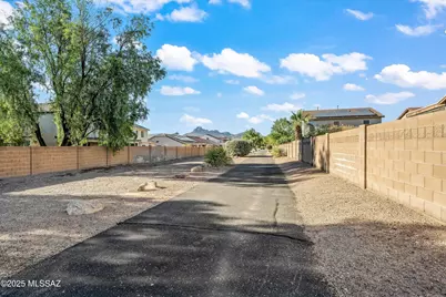 10069 N Blue Crossing Way, Tucson, AZ 85743 - Photo 35