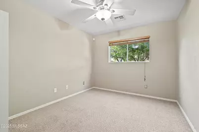 10069 N Blue Crossing Way, Tucson, AZ 85743 - Photo 11