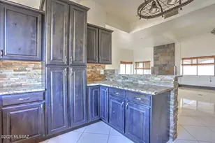 6241 N Panorama Dr, Tucson, AZ 85743 - Photo 9