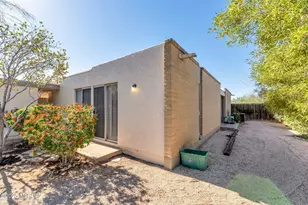 9711 E Sunburst Dr, Tucson, AZ 85748 - Photo 15