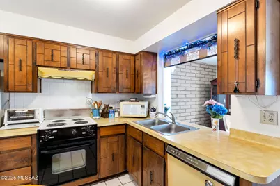 9711 E Sunburst Drive, Tucson, AZ 85748 - Photo 7