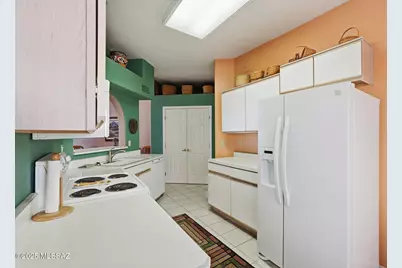563 W Via Rosaldo, Green Valley, AZ 85614 - Photo 17