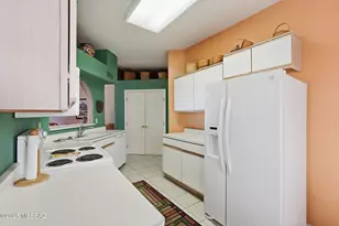 563 W Via Rosaldo, Green Valley, AZ 85614 - Photo 17