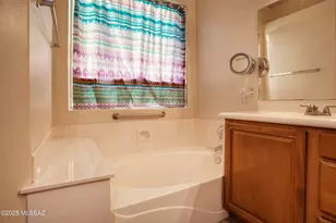 56 N Cape Royal Dr, Green Valley, AZ 85614 - Photo 15