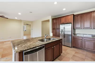 1094 N Night Heron Drive, Green Valley, AZ 85614 - Photo 15