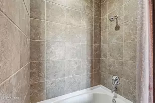 2550 E River Rd, Tucson, AZ 85718 - Photo 29