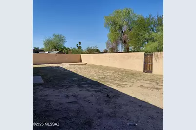 2211 E Louisiana Street, Tucson, AZ 85706 - Photo 11