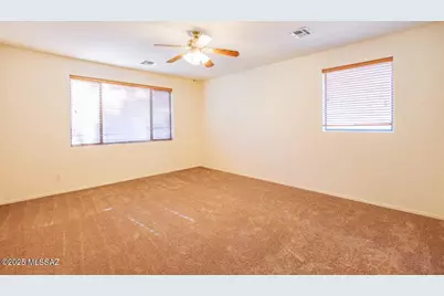 7485 W Crimson Ridge Drive, Tucson, AZ 85743 - Photo 17