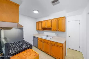 488 N Silverbell Rd, Tucson, AZ 85745 - Photo 9