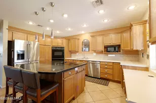 2731 N Dos Hombres Rd, Tucson, AZ 85715 - Photo 13