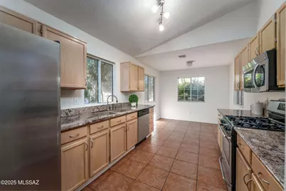 8869 N Willeta Drive, Tucson, AZ 85743 - Photo 7