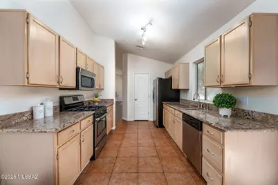 8869 N Willeta Drive, Tucson, AZ 85743 - Photo 9