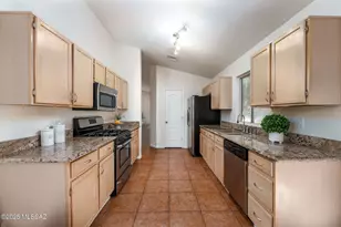 8869 N Willeta Dr, Tucson, AZ 85743 - Photo 9