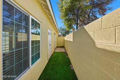 2925 N Adelaide Farms Place, Tucson, AZ 85719 - Photo 15