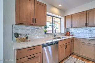 858 E Crown Ridge Dr, Oro Valley, AZ 85755 - Photo 17
