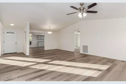 12712 S Red Horizon Trail, Vail, AZ 85641 - Photo 9